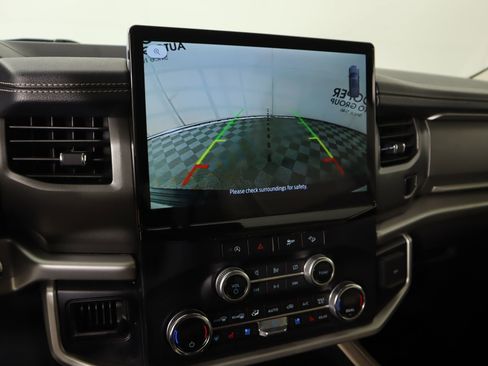 Used 2024 Ford Expedition Max XLT image 6