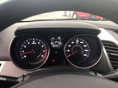 Used 2014 Hyundai Elantra SE FWD image 11