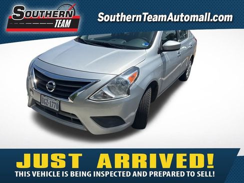 Used 2019 Nissan Versa SV FWD image 1