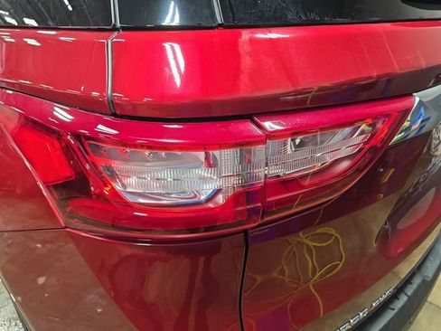 Used 2021 Chevrolet Traverse LT image 34