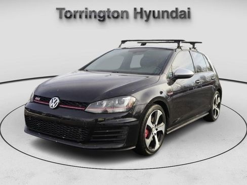 Used 2017 Volkswagen Golf 4-Door image 3