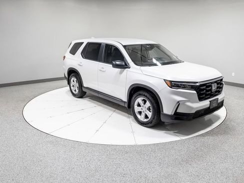 Used 2023 Honda Pilot LX image 27