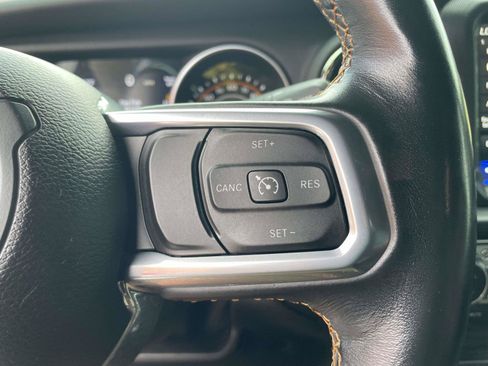 Used 2022 Jeep Gladiator Overland AWD/4WD image 8