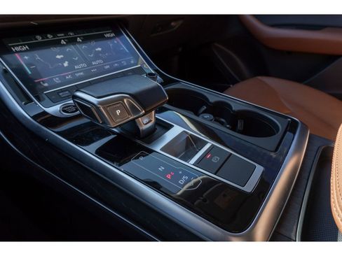 Used 2022 Audi Q8 Premium Plus image 25