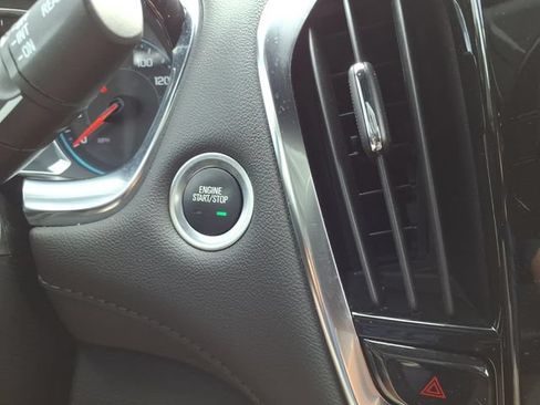 Used 2023 Chevrolet Traverse LT FWD image 32
