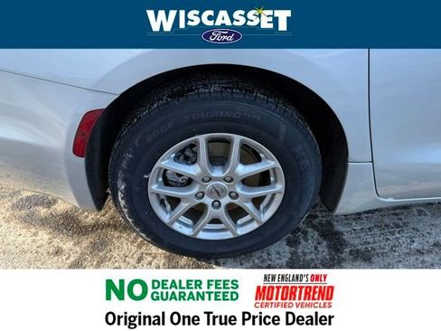 Used 2024 Chrysler Pacifica Touring-L image 32