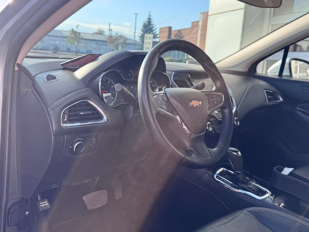 Used 2017 Chevrolet Cruze Premier FWD image 9