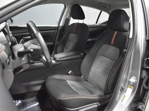 Used 2023 Nissan Sentra SR w/ Electronics Package FWD image 5