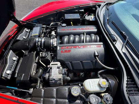 Used 2005 Chevrolet Corvette Coupe w/ Preferred Equipment Group image 17