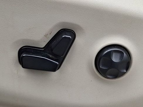 Used 2018 Chrysler Pacifica Touring-L image 28