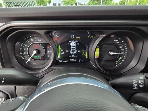 Used 2025 Jeep Wrangler Unlimited Sahara AWD/4WD image 20