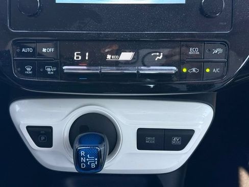 Used 2018 Toyota Prius Two w/ Prius Two Safety Plus Package FWD image 17