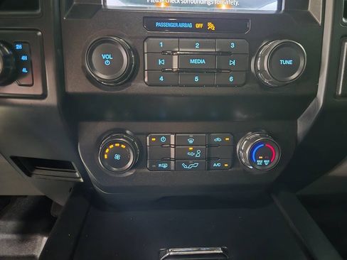 Used 2019 Ford F150 4x4 SuperCrew image 14