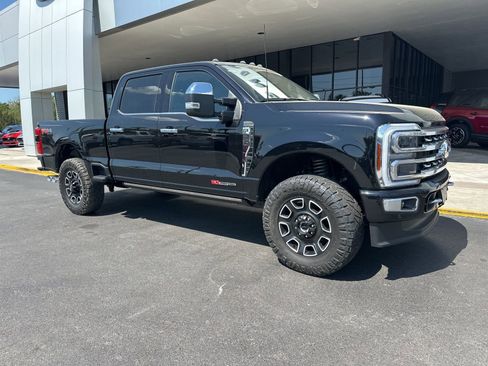 Used 2024 Ford F250 Platinum image 1