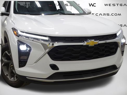 Used 2024 Chevrolet Trax LT image 44