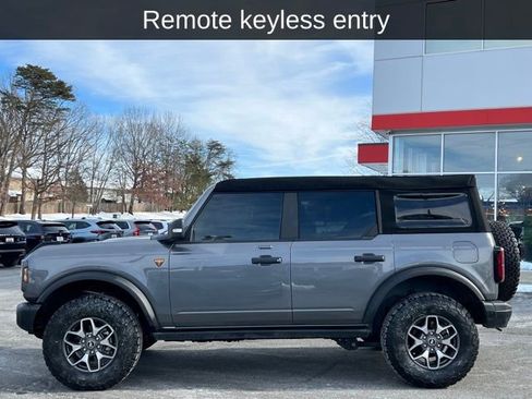 Used 2023 Ford Bronco Badlands image 6