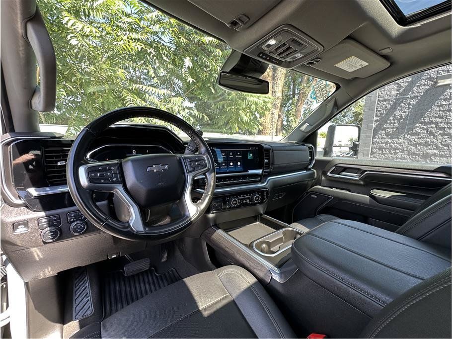 Used 2024 Chevrolet Silverado 3500 LTZ w/ LTZ Plus Package AWD/4WD image 2