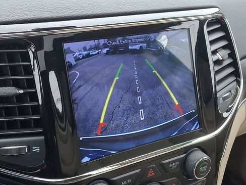 Used 2019 Jeep Grand Cherokee Limited image 20