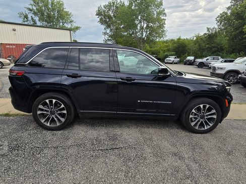 Used 2024 Jeep Grand Cherokee Overland w/ Advanced Protech Group III AWD/4WD image 9