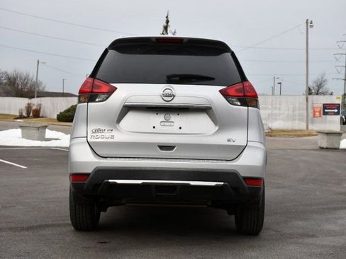 Used 2018 Nissan Rogue SV w/ Premium Package image 6