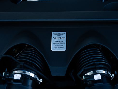 Used 2025 Aston Martin V8 Vantage Coupe RWD image 34
