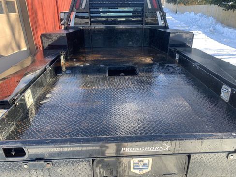 Used 2022 GMC Sierra 3500 SLE w/ SLE Convenience Package image 9