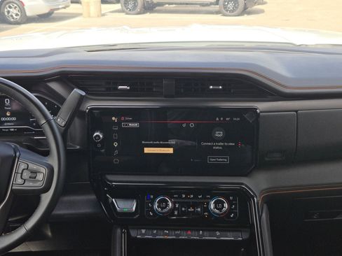 Used 2025 GMC Sierra 2500 AT4 AWD/4WD image 17