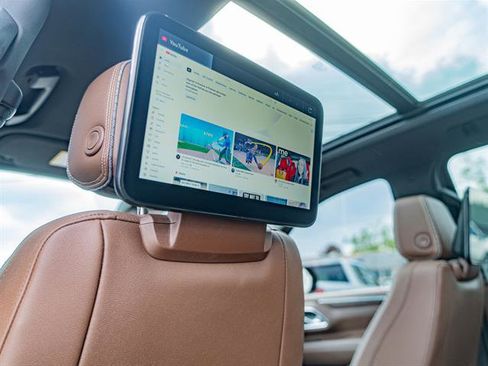 Used 2024 Chevrolet Suburban High Country w/ Advanced Technology Package image 55