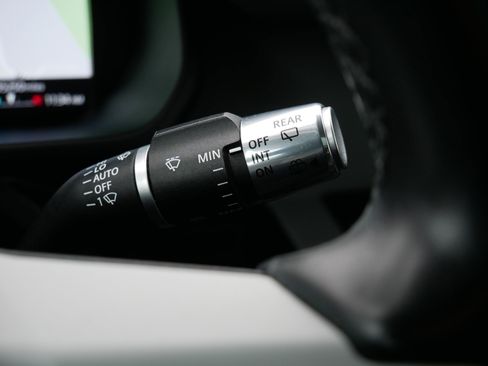 Used 2020 Land Rover Defender 110 SE image 24