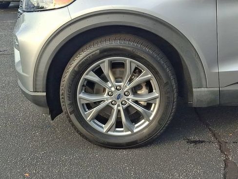 Used 2020 Ford Explorer XLT w/ Equipment Group 202A AWD/4WD image 8