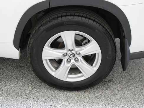 Used 2025 Toyota Highlander LE AWD/4WD image 10