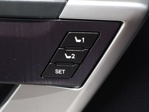 Used 2022 Toyota Tundra Platinum w/ Advanced Package AWD/4WD image 19