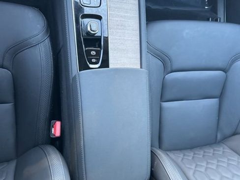 Certified 2025 Volvo XC90 B6 Plus image 26