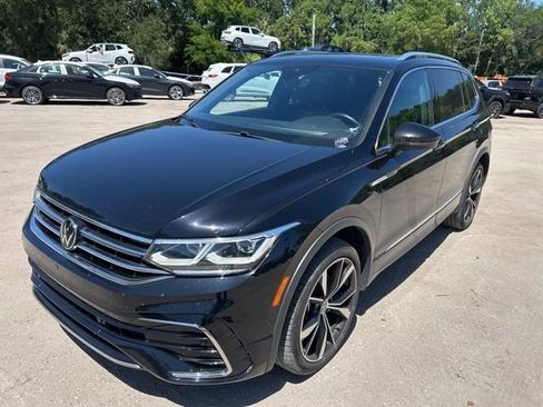 Used 2024 Volkswagen Tiguan SEL R-Line image 2
