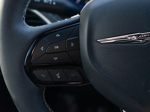 Used 2024 Chrysler Pacifica Touring-L w/ S Appearance Package image 21