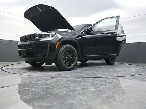 New 2026 Jeep Grand Cherokee Altitude image 30