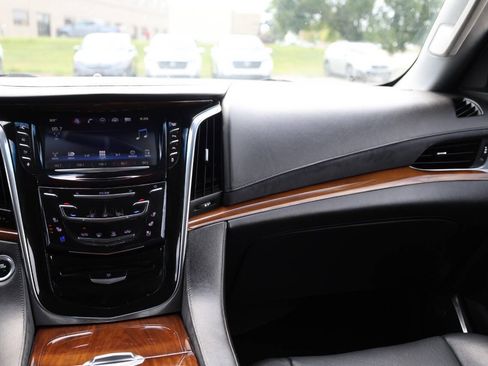 Used 2016 Cadillac Escalade Premium AWD/4WD image 27