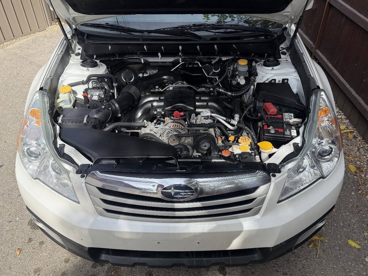 Used 2010 Subaru Outback 3.6R Limited AWD/4WD image 28
