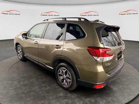 Used 2022 Subaru Forester Premium AWD/4WD image 10