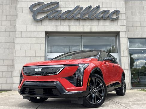 Used 2025 Cadillac Optiq Sport 2 AWD/4WD image 11