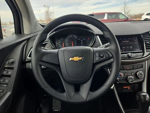 Used 2020 Chevrolet Trax LS image 21