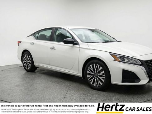 Used 2025 Nissan Altima 2.5 SV image 1
