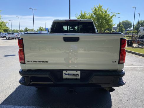 Used 2025 Chevrolet Silverado 2500 LT w/ Trail Boss Package AWD/4WD image 8