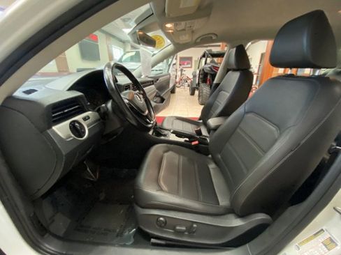 Used 2020 Volkswagen Passat 2.0T SE FWD image 17