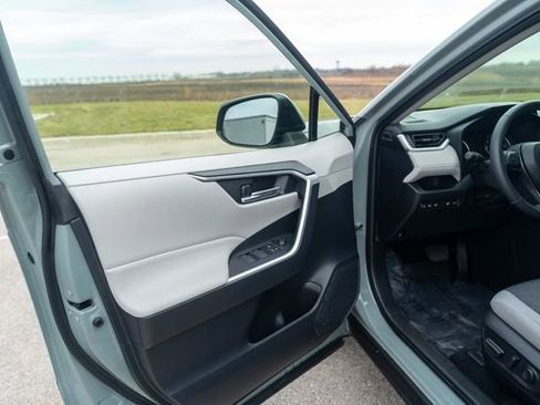 Used 2022 Toyota RAV4 XLE image 22