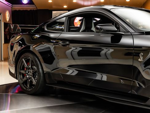 Used 2020 Ford Mustang Shelby GT500 w/ Carbon Fiber Track Pack RWD image 22
