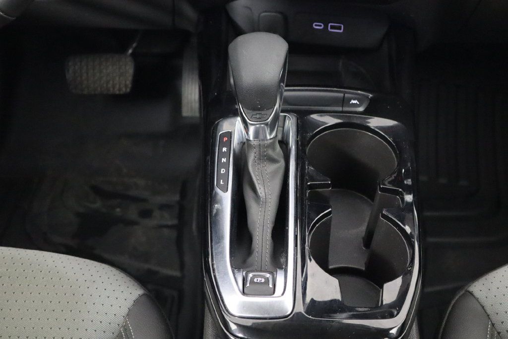 Used 2025 Chevrolet Trax LT w/ Sunroof Package FWD image 28