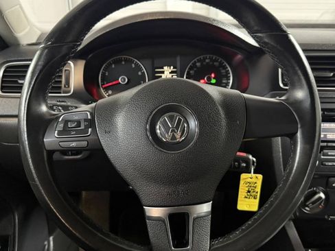 Used 2012 Volkswagen Jetta SE FWD image 12