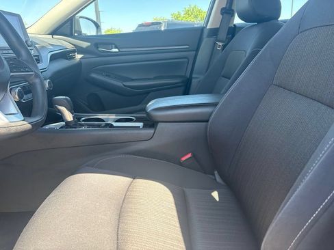 Used 2024 Nissan Altima 2.5 SV FWD image 10