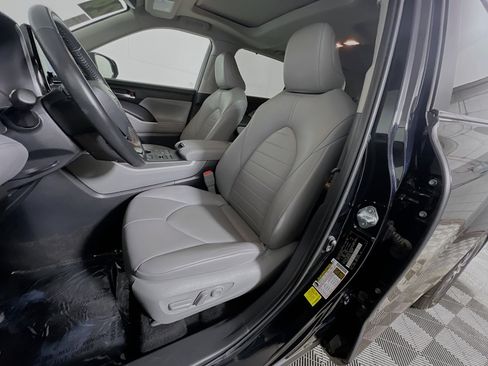 Used 2024 Toyota Highlander XLE image 15